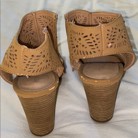 Brown open toed heels - Picture 2 of 3